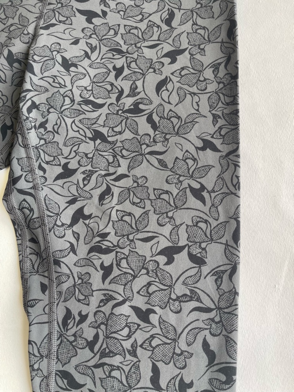lululemon athletica Gray Floral-Print Leggings - Picture 3 of 11